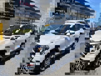 Used 2024 GMC Terrain SLE image 1