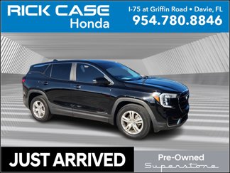 Used 2022 GMC Terrain SLE image 1