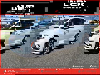 Used 2023 Chrysler Pacifica Touring-L image 1