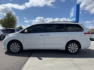 Used 2012 Toyota Sienna XLE image 1