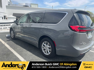 Used 2023 Chrysler Pacifica Touring-L image 1