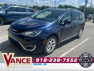 Used 2018 Chrysler Pacifica Touring-L w/ Tire & Wheel Group image 1