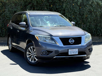 Used 2014 Nissan Pathfinder S image 1