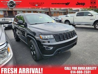 Used 2019 Jeep Grand Cherokee Laredo image 1
