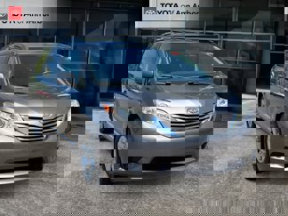 Used 2017 Toyota Sienna LE image 1