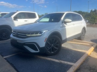 Used 2022 Volkswagen Tiguan SE w/ Panoramic Sunroof Package image 1
