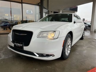 Used 2019 Chrysler 300 Touring w/ Driver Convenience Group image 1