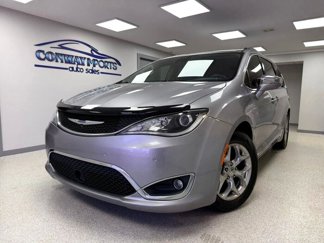 Used 2018 Chrysler Pacifica Limited image 1