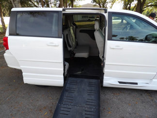 Used 2013 Dodge Grand Caravan SE image 1