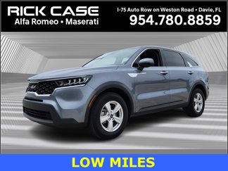 Used 2023 Kia Sorento LX image 1