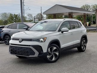 New 2025 Volkswagen Taos SE image 1