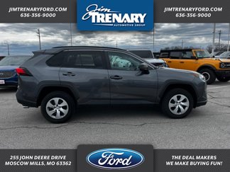 Used 2021 Toyota RAV4 LE image 1