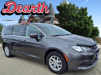 Used 2017 Chrysler Pacifica Touring image 1