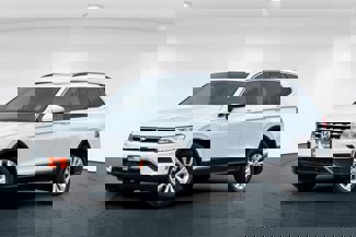 Used 2018 Volkswagen Tiguan SE w/ Panoramic Sunroof Package image 1