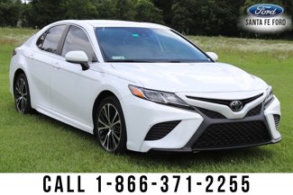 Used 2020 Toyota Camry SE image 1