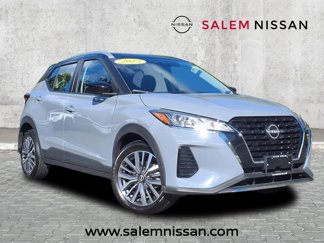Used 2023 Nissan Kicks SV image 1