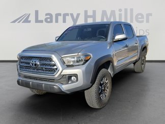 Used 2017 Toyota Tacoma TRD Off-Road image 1