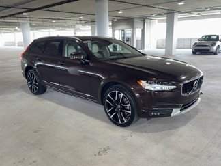 Used 2017 Volvo V90 T6 Cross Country image 1