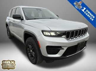 Used 2023 Jeep Grand Cherokee Laredo image 1