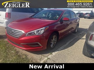 Used 2017 Hyundai Sonata SE image 1