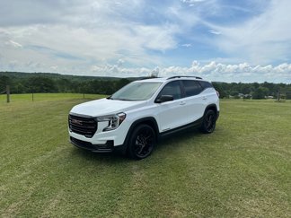 Used 2024 GMC Terrain SLE w/ Driver Convenience Package image 1