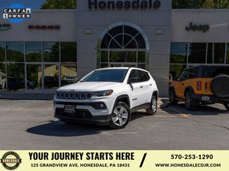 Used 2022 Jeep Compass Latitude image 1