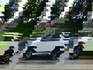 Certified 2022 Ford Explorer XLT w/ Equipment Group 202A image 1