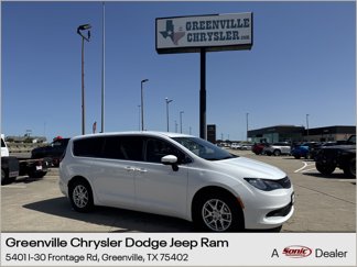Used 2023 Chrysler Voyager LX image 1