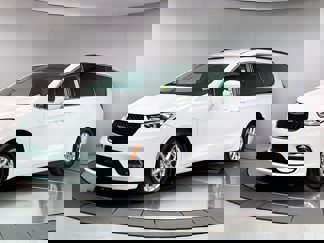 Used 2022 Chrysler Pacifica Touring-L image 1