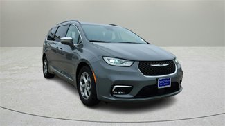 Used 2022 Chrysler Pacifica Limited image 1