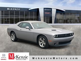 Used 2018 Dodge Challenger SXT image 1