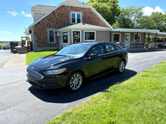 Used 2017 Ford Fusion SE image 1