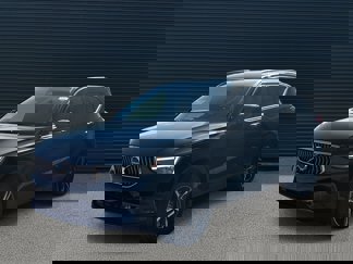 Certified 2025 Volvo XC40 B5 Core image 1