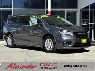 Used 2023 Chrysler Pacifica Touring-L image 1
