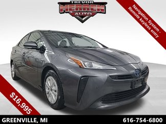 Used 2020 Toyota Prius LE image 1