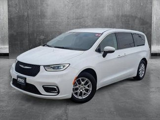 Used 2023 Chrysler Pacifica Touring-L image 1