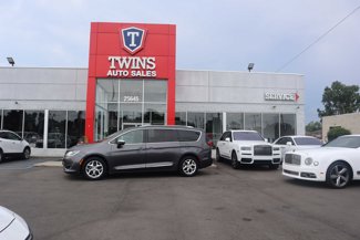 Used 2020 Chrysler Pacifica Limited image 1