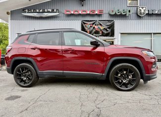 Used 2022 Jeep Compass Altitude w/ Sun and Sound Group image 1