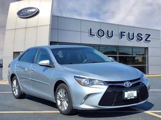 Used 2017 Toyota Camry SE image 1