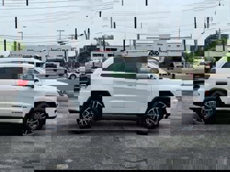 Used 2019 Jeep Grand Cherokee Limited image 1