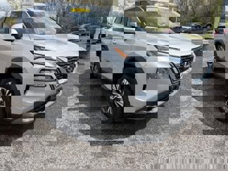 Used 2023 Nissan Rogue SV image 1