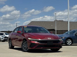 Used 2024 Hyundai Elantra SEL image 1