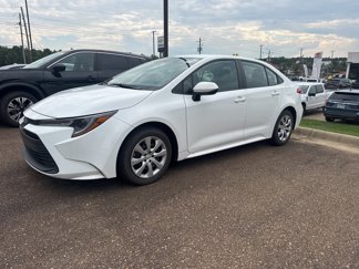 Used 2023 Toyota Corolla LE image 1
