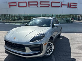 Used 2025 Porsche Macan image 1