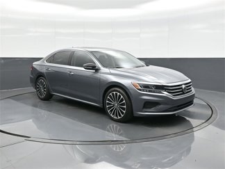 Certified 2022 Volkswagen Passat 2.0T image 1