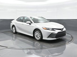 Used 2022 Toyota Camry LE image 1
