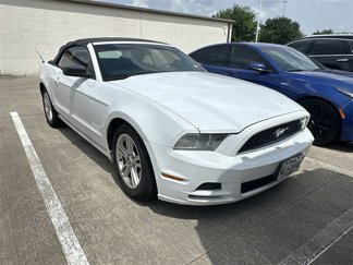 Used 2014 Ford Mustang Convertible image 1