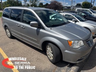 Used 2015 Chrysler Town & Country Touring image 1