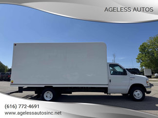 Used 2019 Ford E-450 and Econoline 450 Super Duty image 1