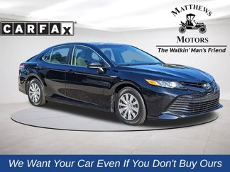 Used 2020 Toyota Camry LE image 1
